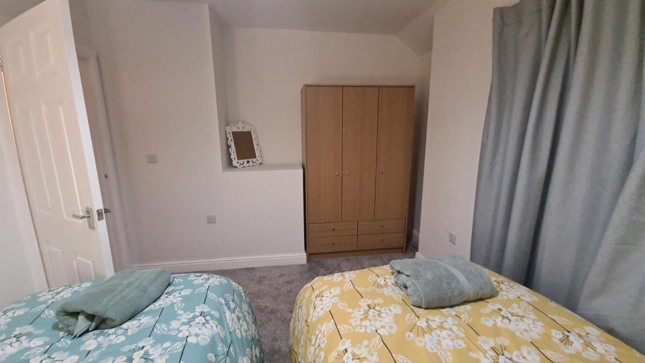 Spacious 3 Bedroom House, 6 Beds In Spondon, Derby With Parking Exteriér fotografie